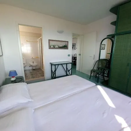 Sea View With 3 Bedrooms And 2 Bathrooms Lignano Sabbiadoro